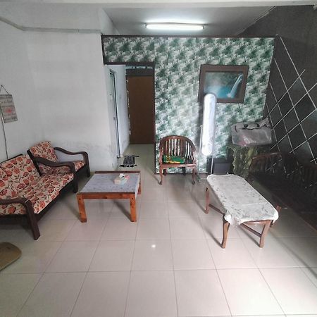 Jassha Homestay Parit Raja Bagian luar foto