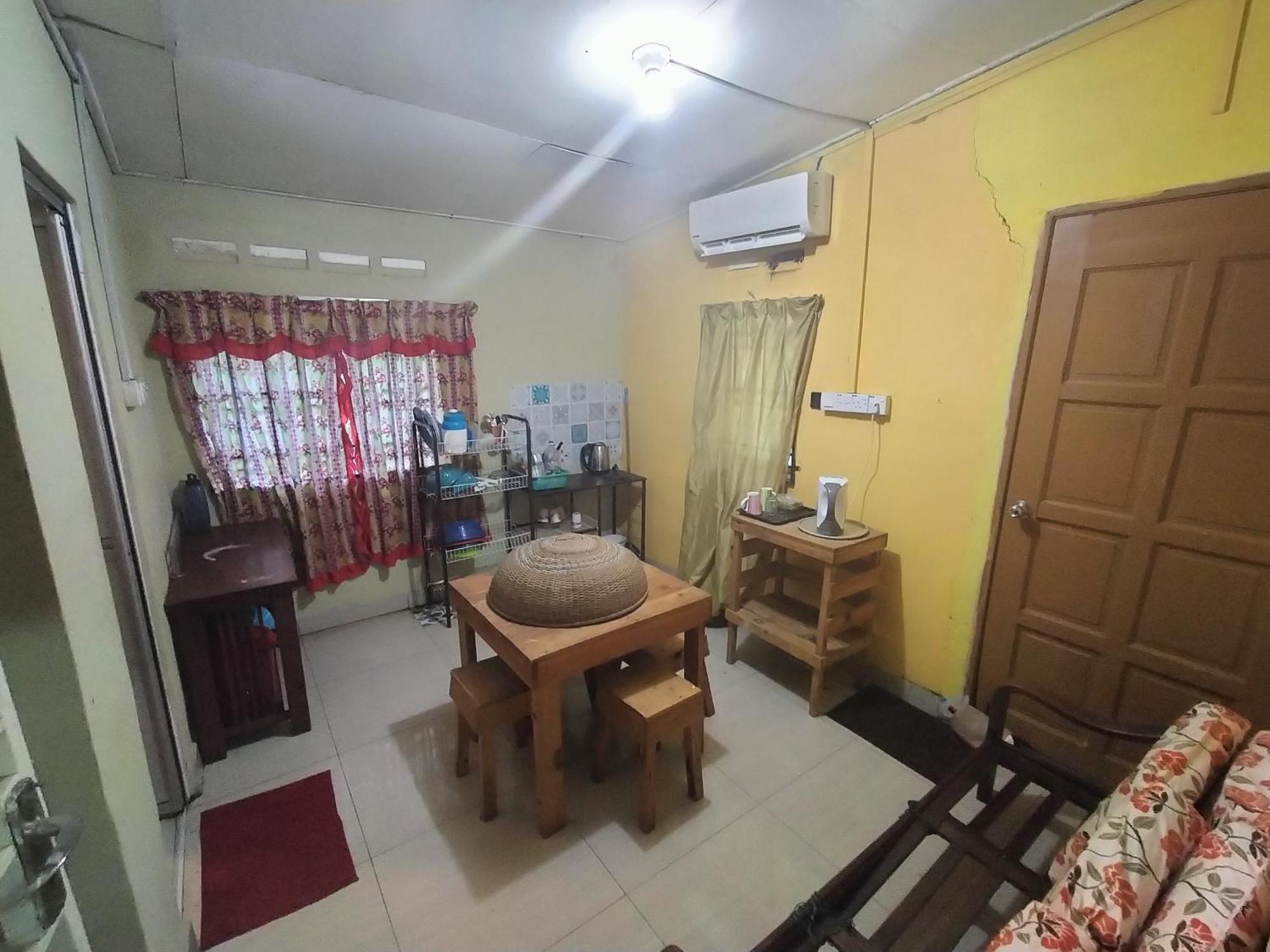 Jassha Homestay Parit Raja Bagian luar foto
